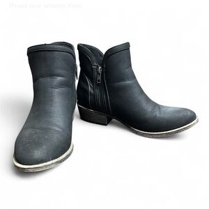 VERY GJ Black Ankle Booties Size 9 With Zipper Closure Like New